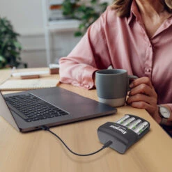 Energizer NiMH Battery Charger USB 4 AA/AAA 4 Batteries AA / HR06 12 Energizer NiMH Battery Charger USB 4 AA/AAA 4 Batteries AA / HR06 -Outdoor Camping Equipment Store k4fb1fbe8b595e8d50bc5568109aa2833